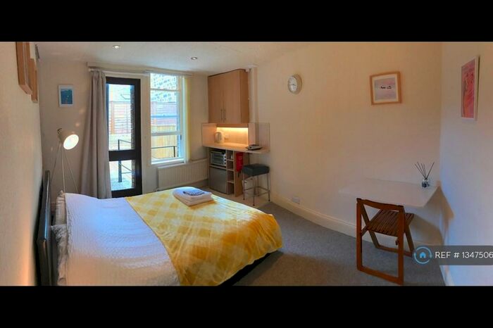 Studio To Rent In Strawberry Dale, Harrogate, HG1