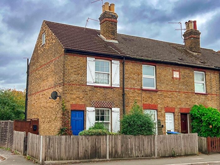 2 Bedroom End Of Terrace House For Sale In Walton Road, West Molesey, KT8