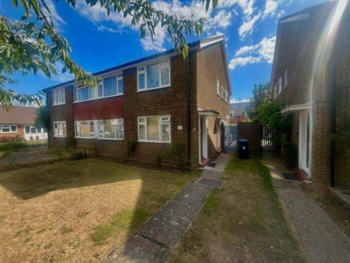 2 Bedroom Maisonette To Rent In Addlestone, Surrey, KT15