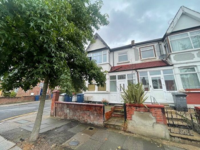 2 Bedroom Flat To Rent In Park Road, Hendon, London, NW4