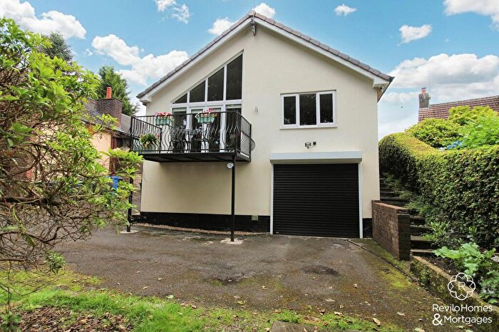 2 Bedroom Detached Bungalow For Sale In Glenmore Close, Bamford, OL11