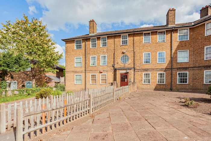 2 Bedroom Flat To Rent In Brockill Crescent, London SE4