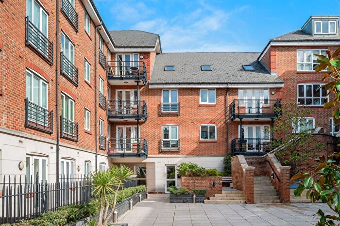 2 Bedroom Flat For Sale In Dorey House, High Street, TW8