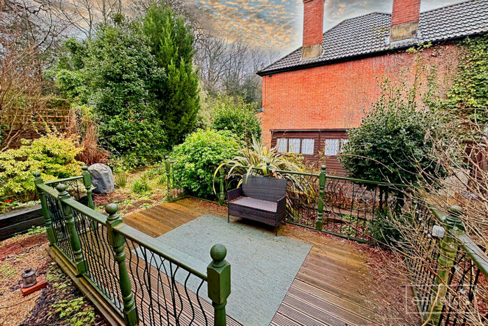 2 Bedroom Detached House For Sale In Chine Avenue, Southampton, SO19