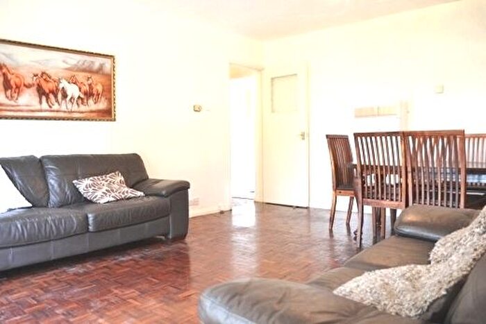 2 Bedroom Flat To Rent In Langham Gardens, West Ealing, W13