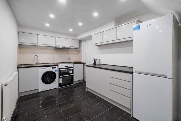3 Bedroom Terraced House To Rent In Granby Street, Shoreditch, E2