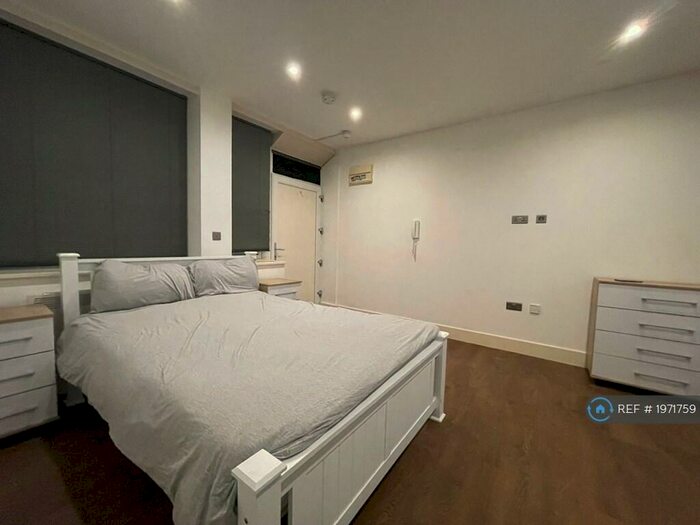 Studio To Rent In Haredon House, Cheam, Sutton, SM3