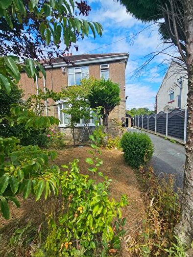 3 Bedroom Semi-Detached House To Rent In Highfield Crescent, Bradford, BD9