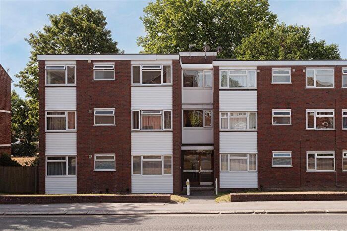 3 Bedroom Flat To Rent In Station Road, Redhill, RH1