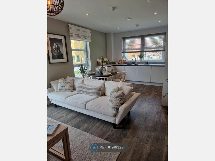 2 Bedroom Flat To Rent In Eastern Avenue, Kent, DA9