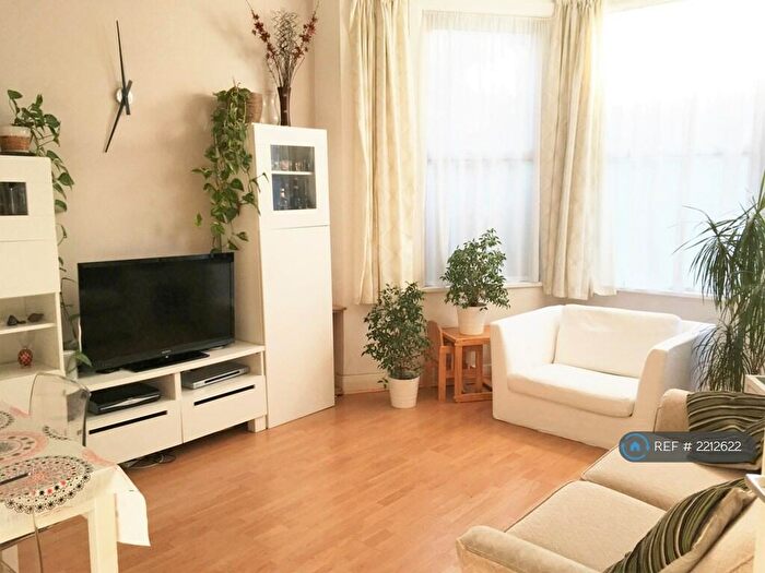 2 Bedroom Flat To Rent In Chichele Road, London, NW2