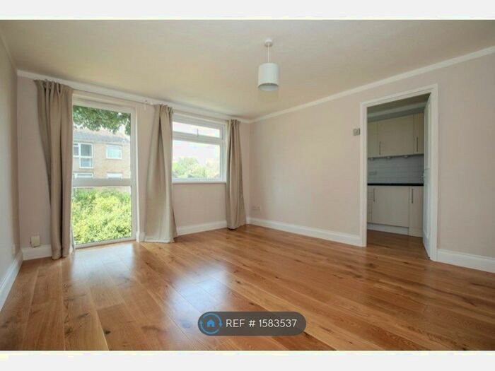 1 Bedroom Flat To Rent In Harrowdene Gardens, Teddington, TW11