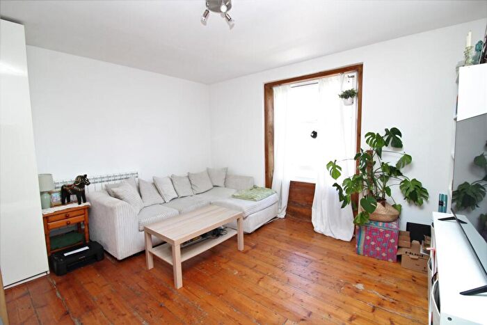1 Bedroom Flat To Rent In Cambridge Road, Hove, BN3