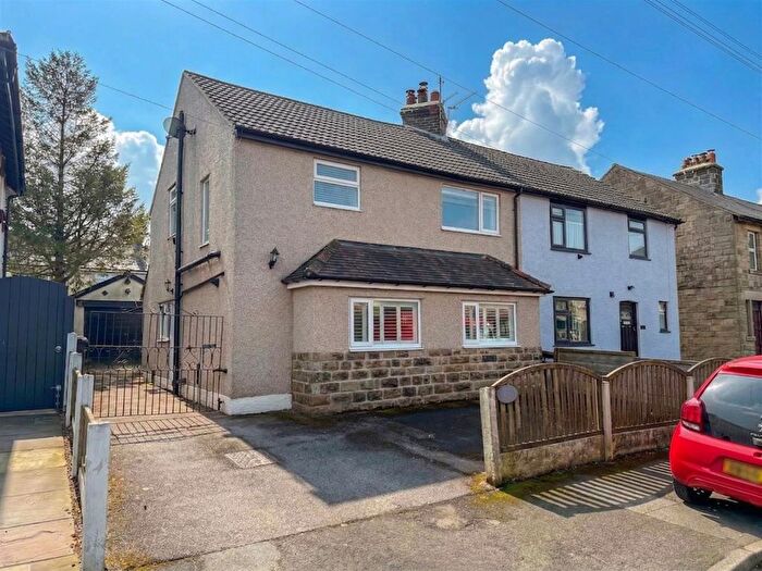 3 Bedroom Semi-Detached House For Sale In Heath Grove, Buxton, SK17