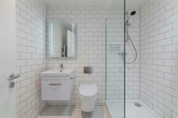 Flat To Rent In Denmark Road, London, SE5