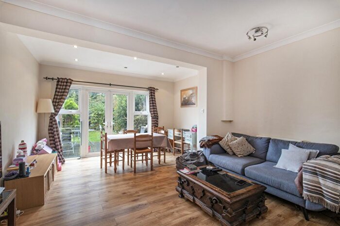 2 Bedroom Detached House To Rent In Dorien Road, Raynes Park, London, SW20