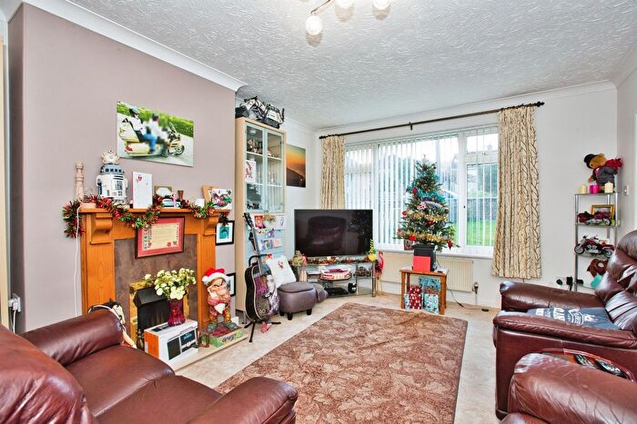 2 Bedroom Semi-Detached Bungalow For Sale In Thomson Drive, Crewkerne, TA18