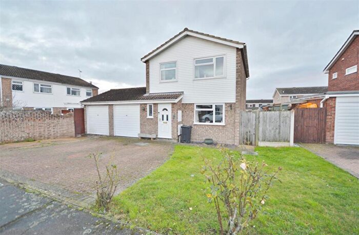 3 Bedroom Detached House For Sale In Gilders Way, Clacton-On-Sea, Essex, CO16