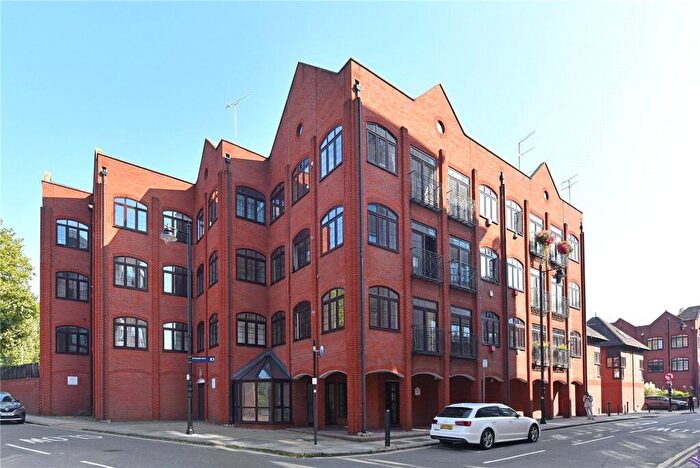 1 Bedroom Duplex For Sale In St. Georges Square, Limehouse, London, E14
