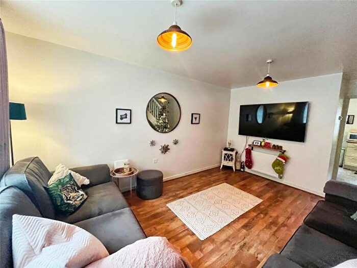 3 Bedroom Semi-Detached House For Sale In Weavers Close, Bulkington, Bedworth, Warwickshire, CV12