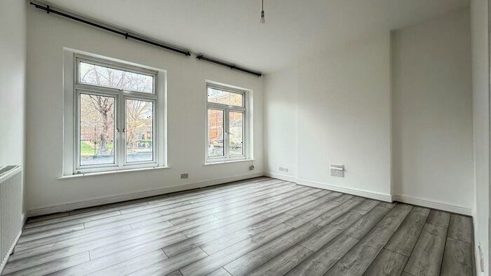 2 Bedroom Flat To Rent In Holloway Road, London, N7