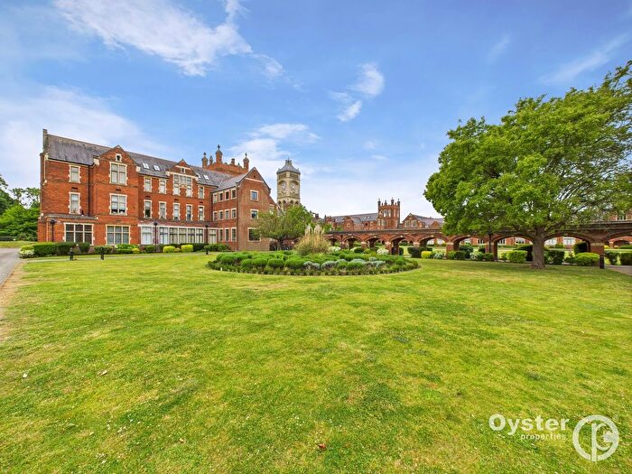 2 Bedroom Flat To Rent In Royal Connaught Drive, Bushey, WD23