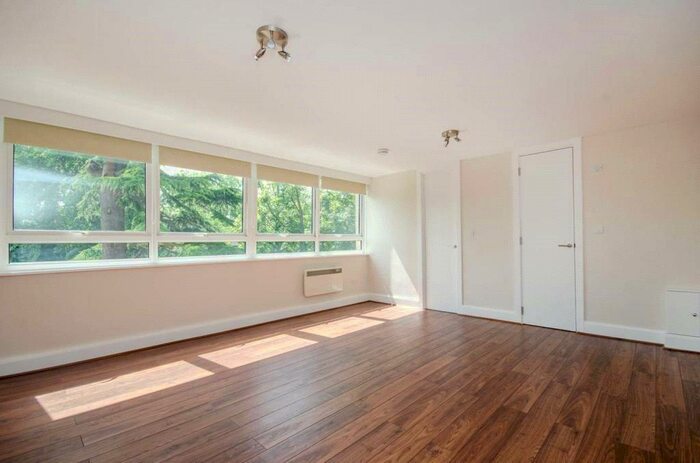 Apartment To Rent In Hornsey Lane, Highgate, London, N6