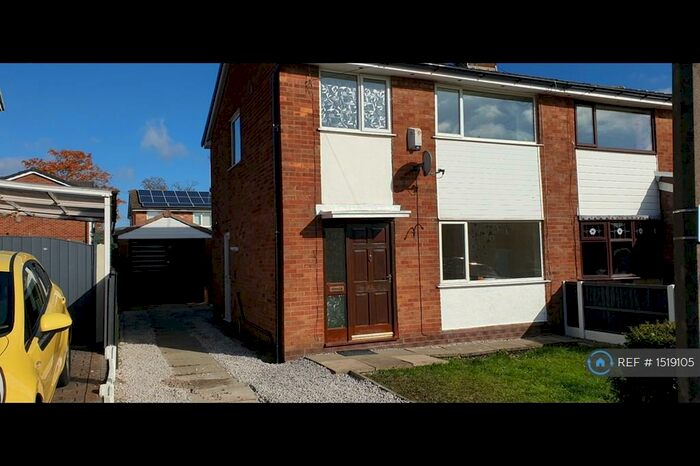 3 Bedroom Semi-Detached House To Rent In Cheviot Close, Ramsbottom, Bury, BL0