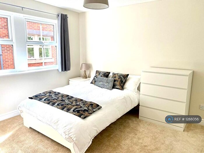 2 Bedroom Flat To Rent In The Cricketers, Leeds, LS5
