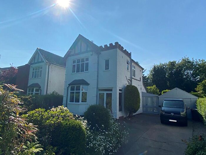 3 Bedroom Semi-Detached House For Sale In Highwood Road, Uttoxeter, ST14