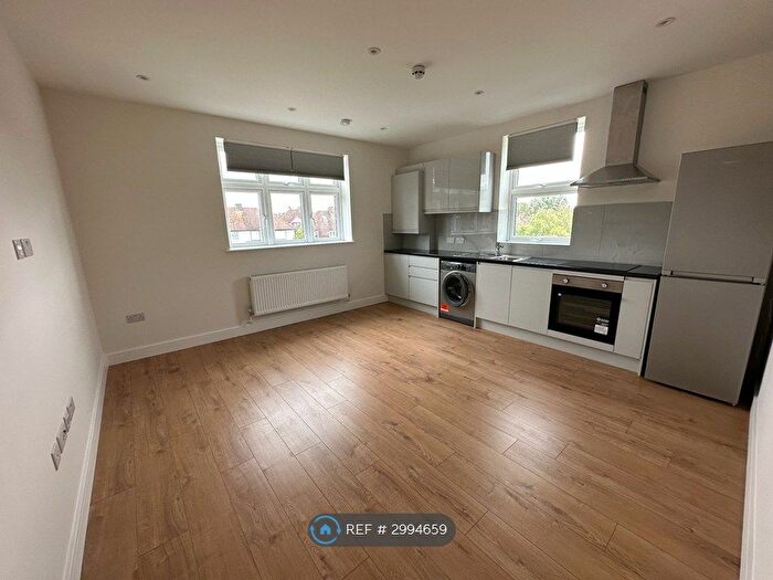 2 Bedroom Flat To Rent In High St, Edgware, HA8