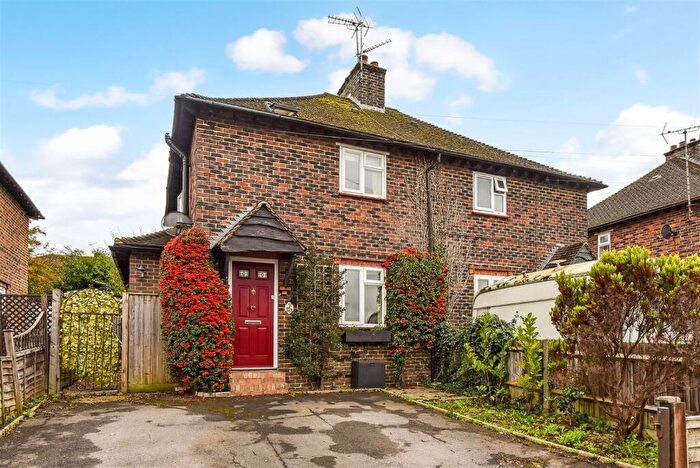 3 Bedroom Semi Detached House For Sale In Greenfield Road, Farnham, GU9
