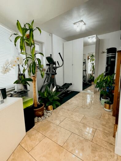 5 Bedroom Detached House To Rent In Milton Avenue, Barnet, EN5