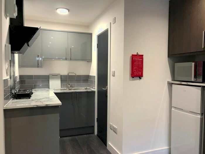 1 Bedroom Property To Rent In Adelaide Terrace, Great West Road, Brentford, TW8