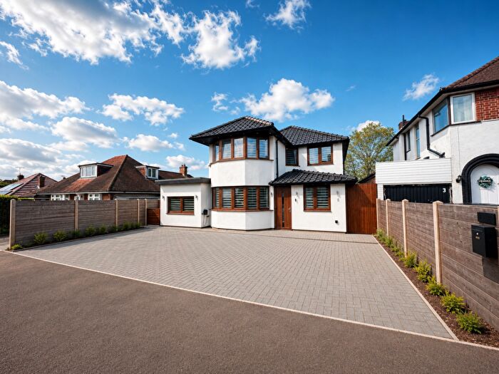 5 Bedroom Detached House To Rent In Felstead Way, Luton, Bedfordshire, LU2