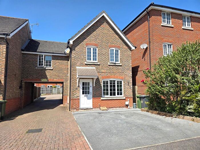 3 Bedroom Link Detached House For Sale In Thyme Avenue, Whiteley, PO15