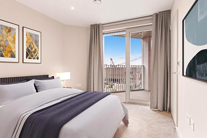 1 Bedroom Apartment To Rent In Nine Elms Lane, London, SW11