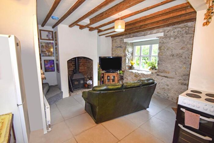 2 Bedroom Semi-Detached House For Sale In Cynllwyd Isaf, Llanuwchllyn, Bala, LL23