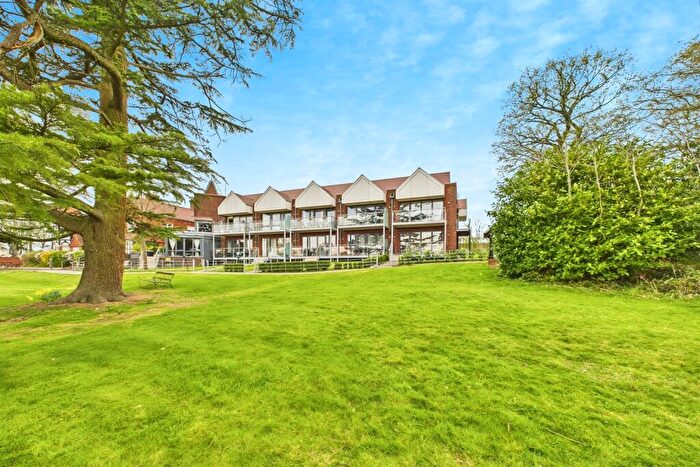 2 Bedroom Flat To Rent In The Pavilion, Graylands Estate, Langhurstwood Road, Horsham, RH12