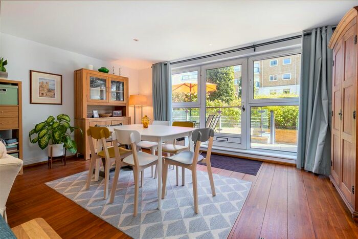 3 Bedroom Flat To Rent In Smugglers Way, London, SW18