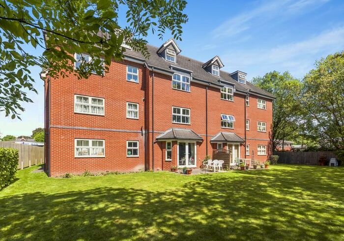 2 Bedroom Flat To Rent In St. Francis Close, Crowthorne, RG45