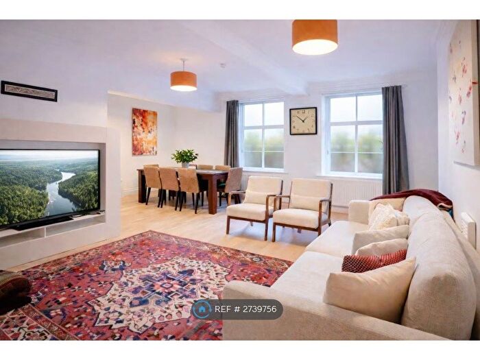 3 Bedroom Flat To Rent In Lg, London, SW5