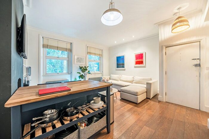 1 Bedroom Flat For Sale In Chiswick High Road, Chiswick, London, W4