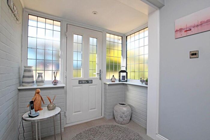 2 Bedroom Detached House For Sale In Angus Close, Eastbourne, BN20
