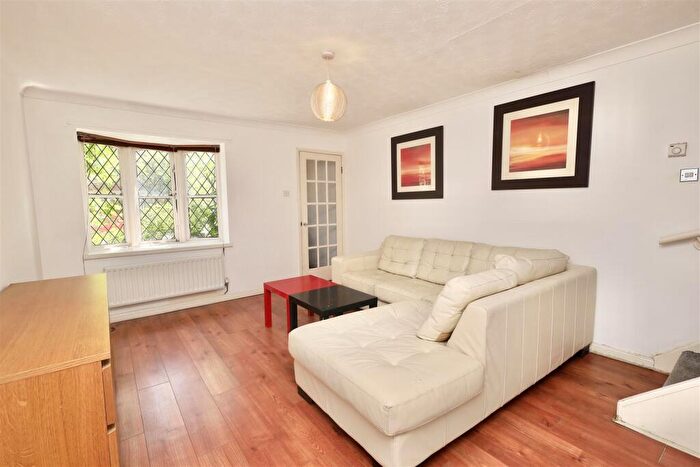 2 Bedroom Flat To Rent In Wallace Street, Newcastle Upon Tyne, NE2