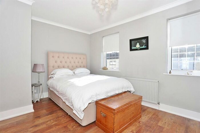 2 Bedroom End Of Terrace House To Rent In Palmeira Road, Bexleyheath, Kent, DA7