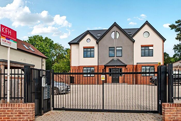 2 Bedroom Flat For Sale In Hayes Lane, Hayes, Kent, BR2