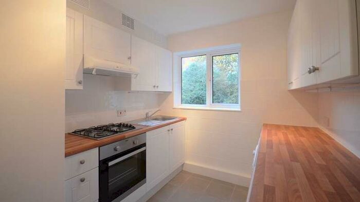 3 Bedroom Apartment To Rent In Cedar Drive, Sunningdale, SL5