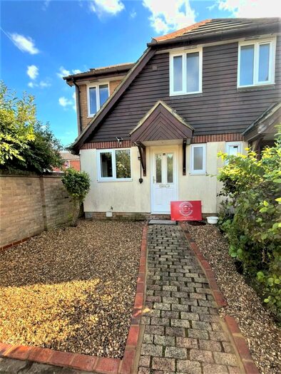 3 Bedroom End Of Terrace House To Rent In Hollow Close, Guildford, Surrey, GU2