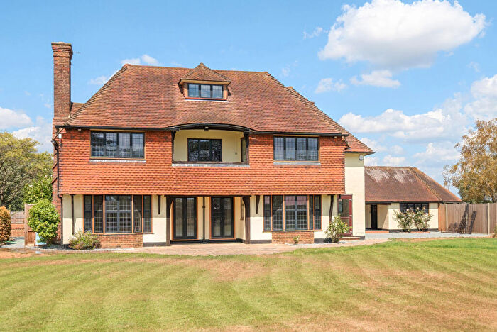 6 Bedroom Detached House To Rent In Molesey Road, Walton On Thames, KT12